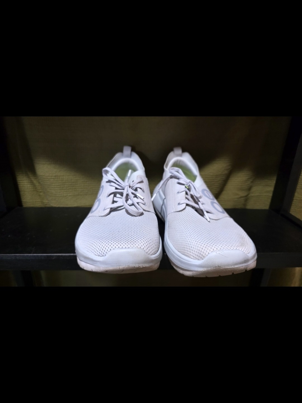 OOFOS Oomy Stride Men's White Athletic Slip-On Sneakers